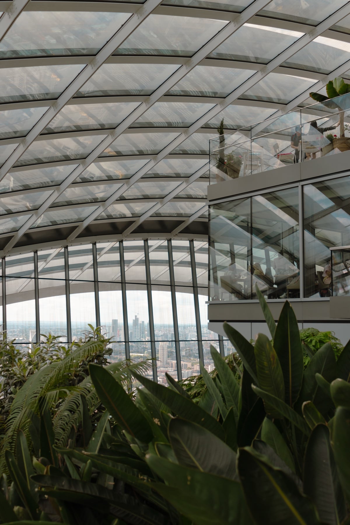 Blick aus dem Sky Garden über die Londoner Skyline mit Wolkenkratzern